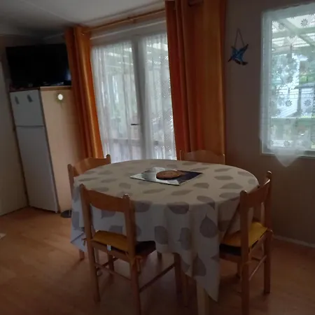 Le Gaoucher مكان تخييم *