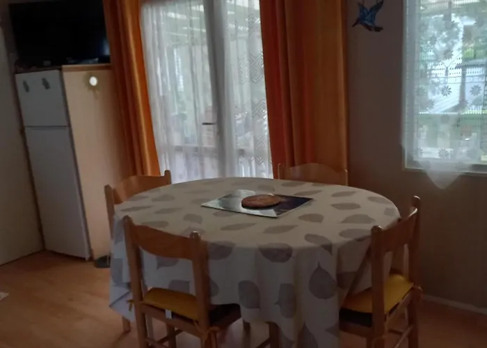 Le Gaoucher مكان تخييم *